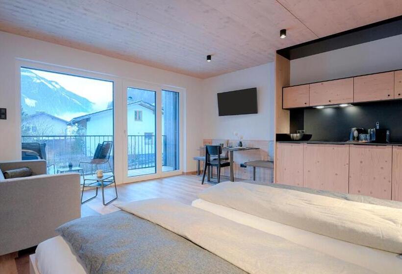 Апартаменты 1 Спальня с Балконом, Simple Life Apartments