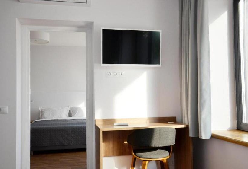سوییت خانوادگی, Tip Tap Guest House