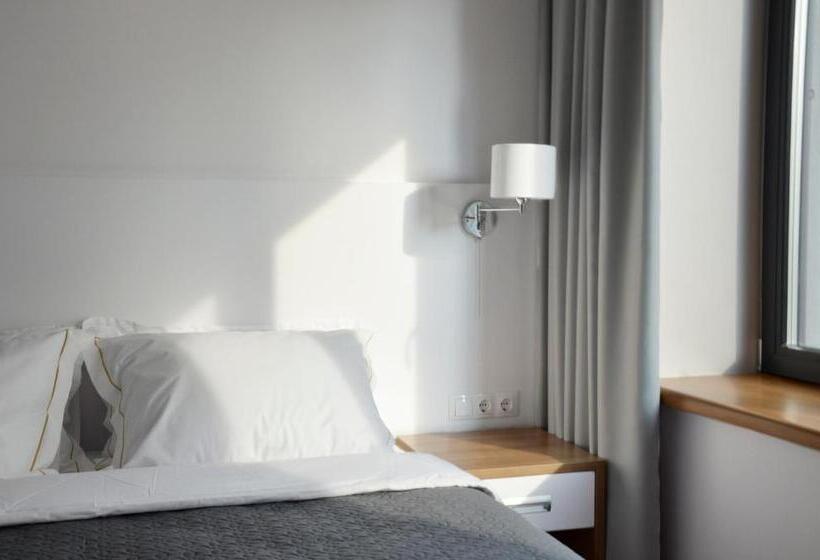 سوییت خانوادگی, Tip Tap Guest House