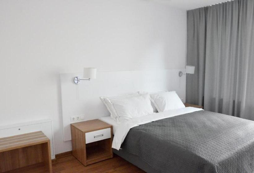 سوییت خانوادگی, Tip Tap Guest House