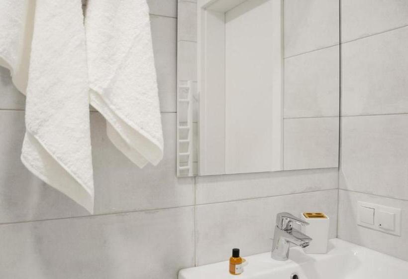 اتاق استاندارد, Tip Tap Guest House