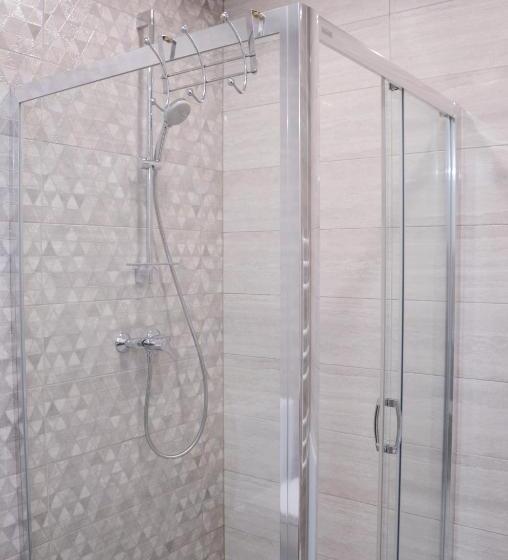 سوییت خانوادگی, Tip Tap Guest House