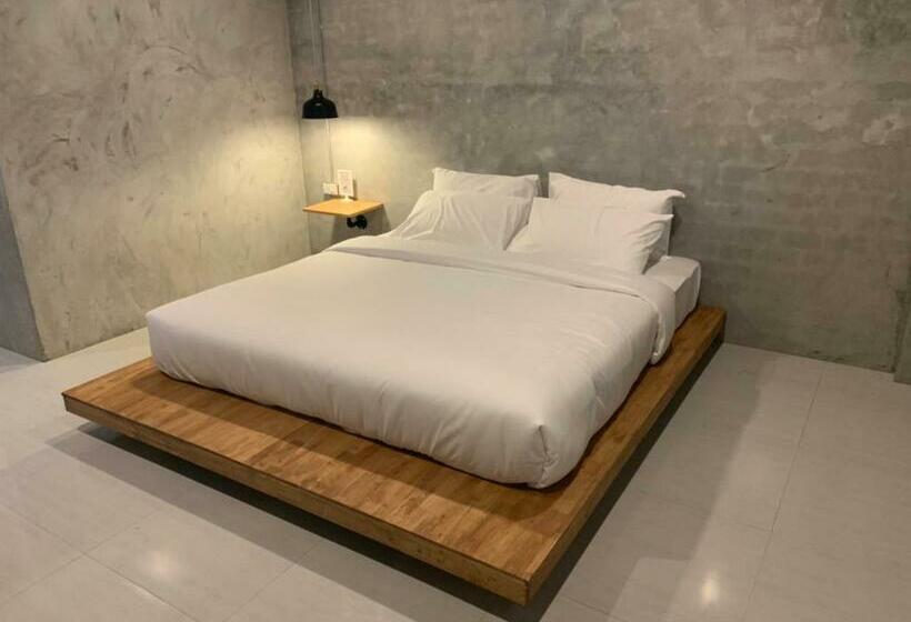 اتاق لوکس با تخت بزرگ, Loft Space