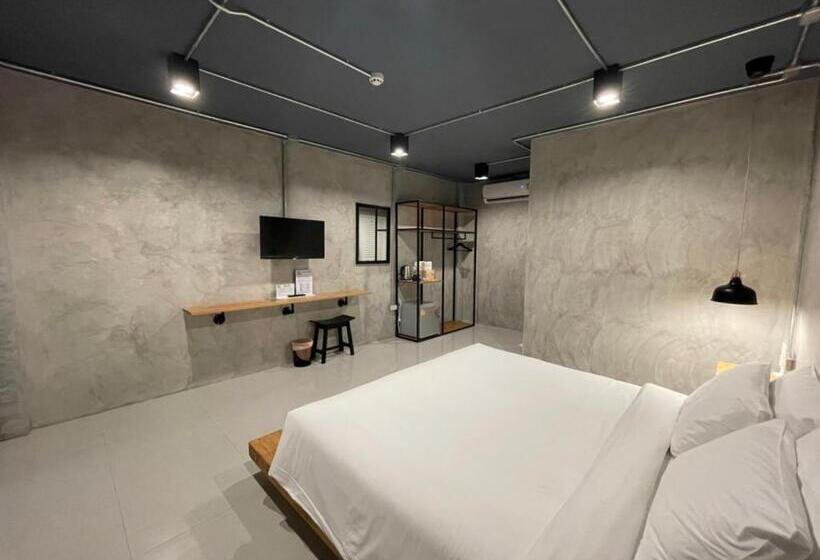 اتاق لوکس با تخت بزرگ, Loft Space
