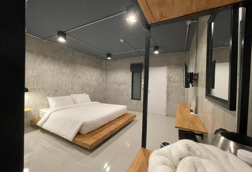 اتاق لوکس با تخت بزرگ, Loft Space