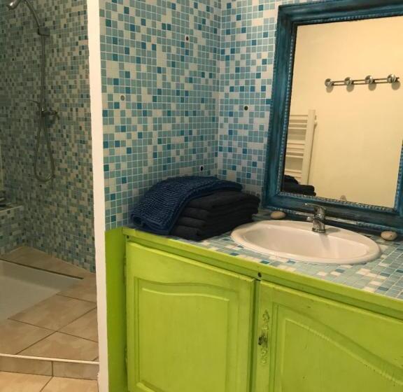 Семейный Номер, La Porte Bleue