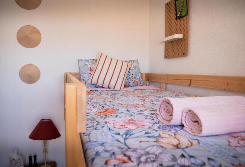 带共用浴室的标准房间, Akiteness House Tarifa