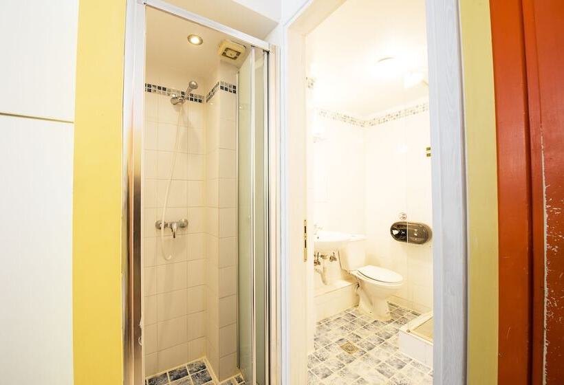 공동 객실, Safestay Athens Monastiraki