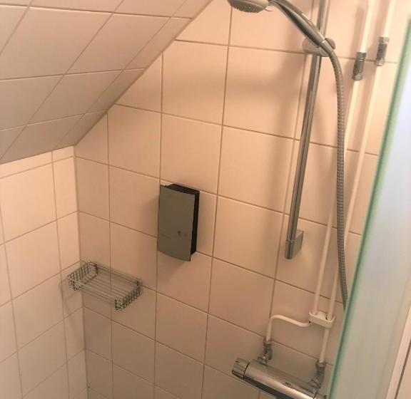 غرفة قياسية حمام مشترك, Akademihotellet