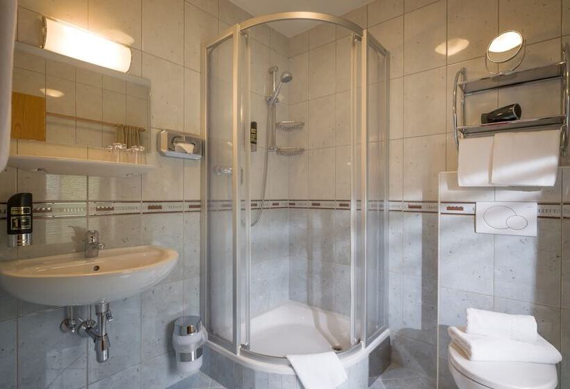 اتاق استاندارد یک نفره, Reitlwirt