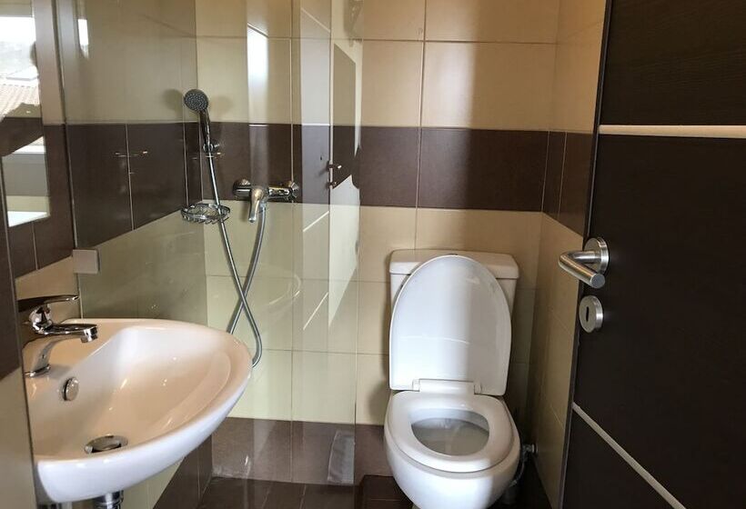 Номер Стандарт с Балконом, Pella Inn Hostel