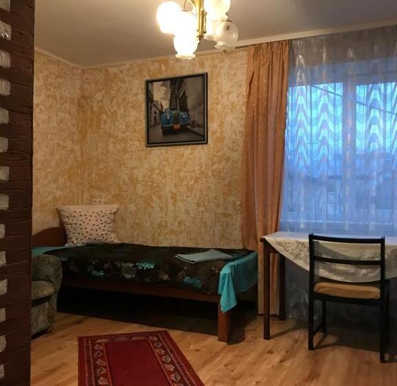 اتاق اکونومی, First Price