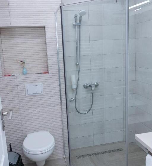 اتاق استاندارد, Sim House