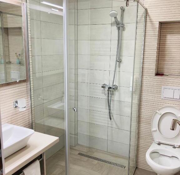 آپارتمان 1 خوابه با بالکن, Sim House