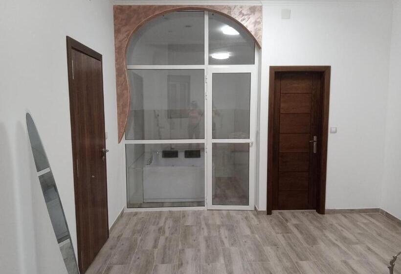 اتاق لوکس, Casa Brava