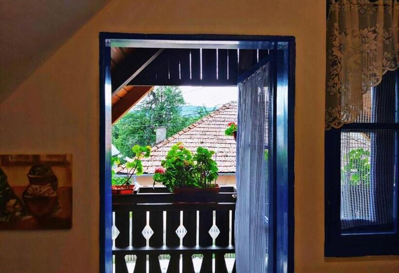 اتاق استاندارد سه تخته با بالکن, Casa Toth