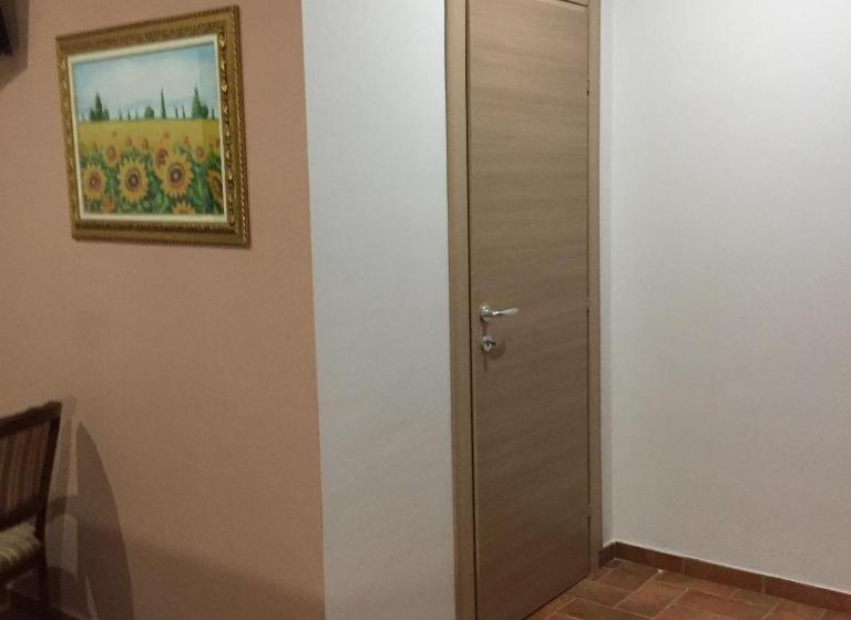 اتاق استاندارد با چشم‌انداز باغ, Il Girasole B&b