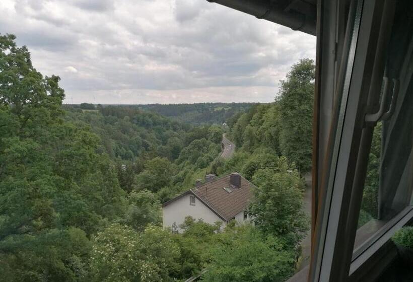 Номер Стандарт, Jeje Und Anna S Eifel Haus