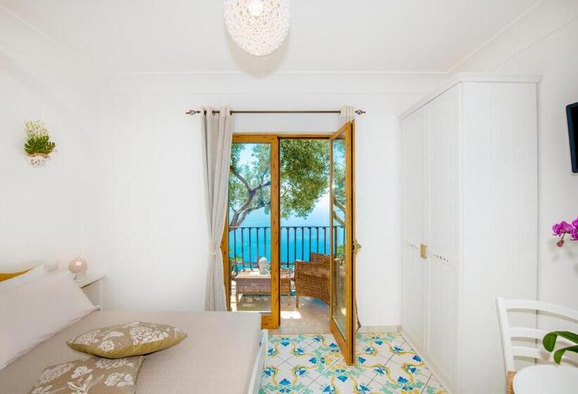 اتاق استاندارد با بالکن و چشم‌انداز دریا, La Borragine Rooms