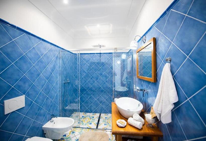 اتاق استاندارد با بالکن و چشم‌انداز دریا, La Borragine Rooms