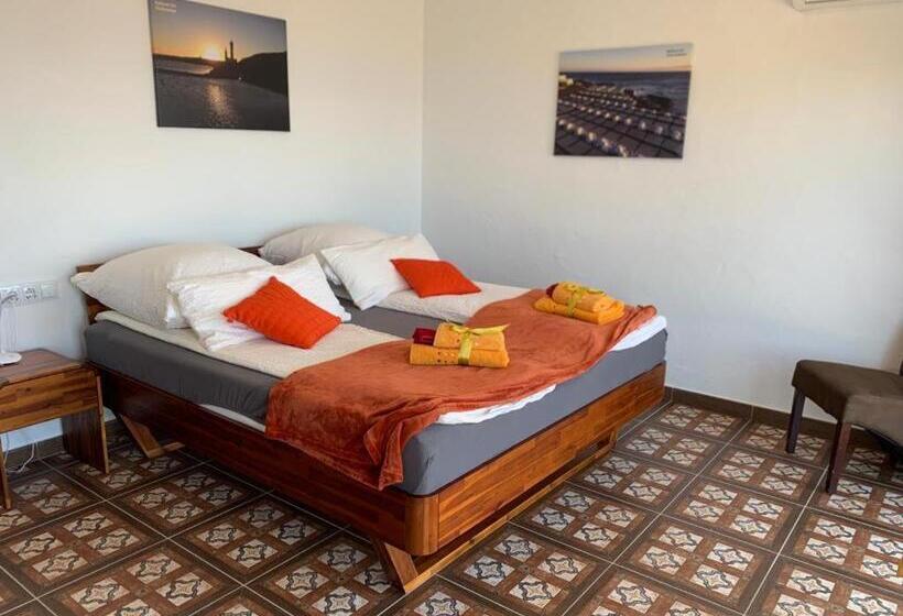 کلبه ییلاقی, Hrlos Piratas   Ferien Haus La Palma   Good Wlan !!