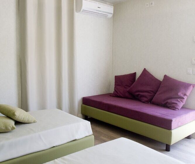 بانگلوی لوکس, Hu Roma Camping In Town
