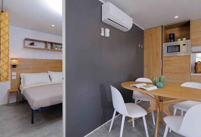 کلبه ییلاقی سوپریور یک خوابه, Hu Roma Camping In Town