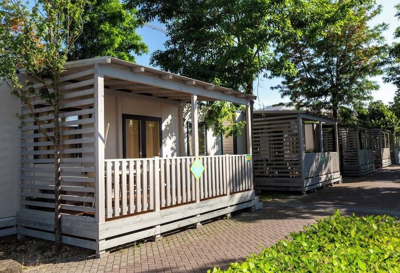 کلبه ییلاقی سوپریور یک خوابه, Hu Roma Camping In Town