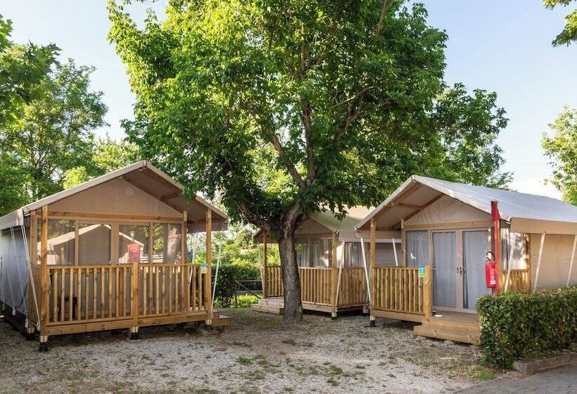 چادر با خدمات رفاهی استاندارد, Hu Roma Camping In Town
