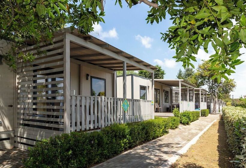 کلبه ییلاقی سوپریور یک خوابه, Hu Roma Camping In Town