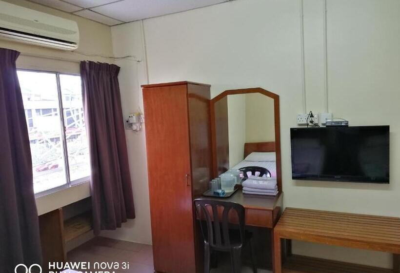 Economy Triple Room, East Coast