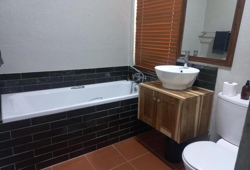 Номер Стандарт, Tzamenkomst River Lodge