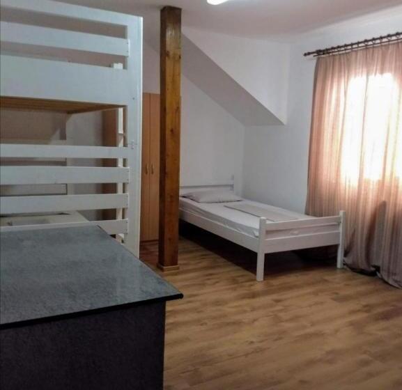 اتاق استاندارد سه نفره, Sport Hostel Cluj