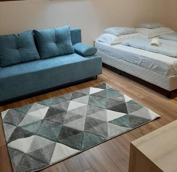 Семейный Номер, Natúra Panzió&apartmanház