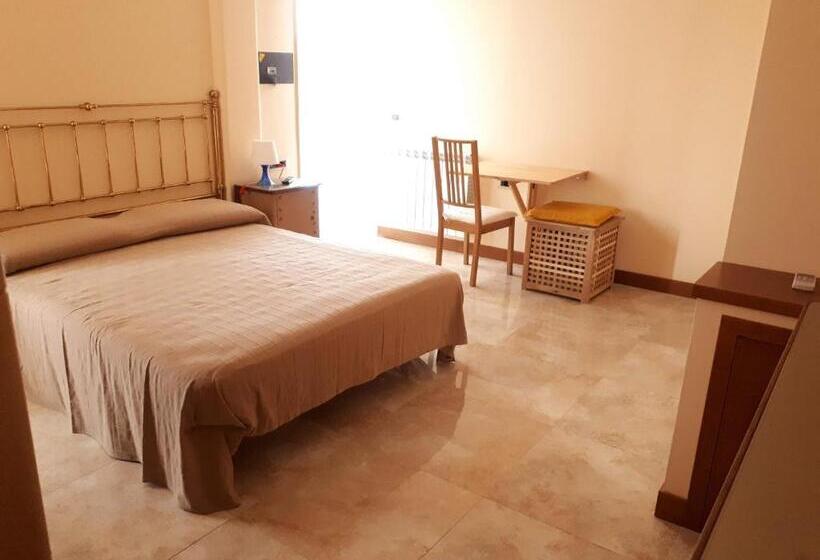 اتاق استاندارد با تراس و چشم‌انداز کوهستان, B&b Aurora