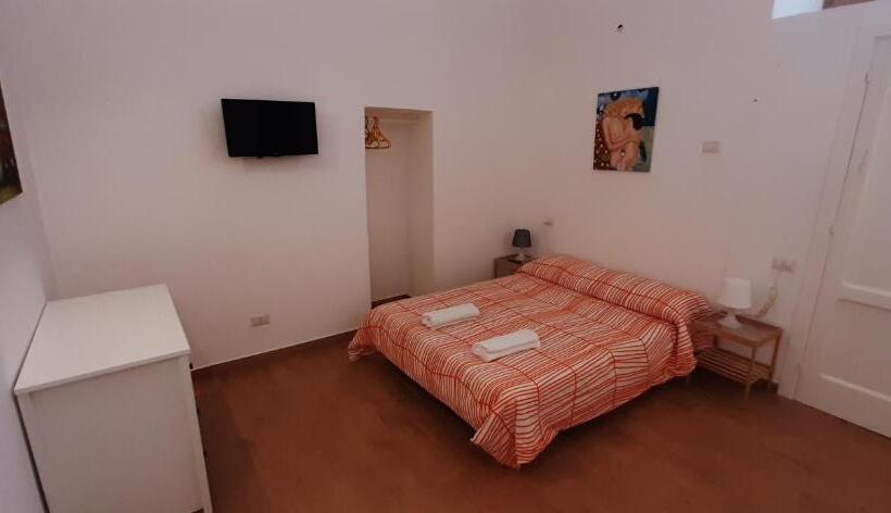اتاق خانوادگی, Casa Laura Oliva Mancini