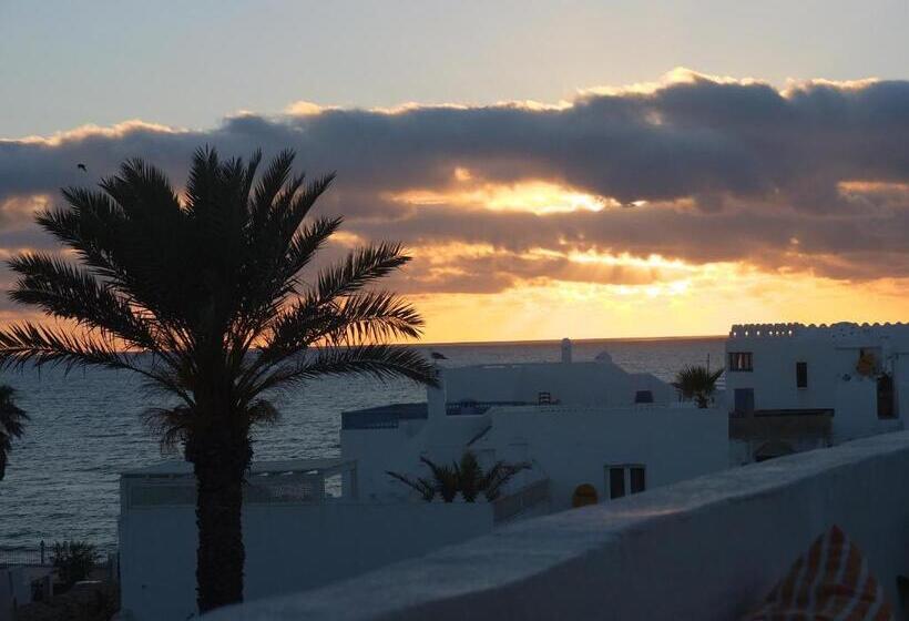 اتاق لوکس, Darmimouna