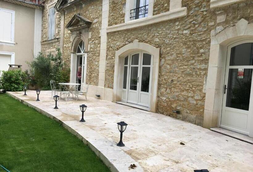 اتاق استاندارد با چشم‌انداز باغ, La Chapelle
