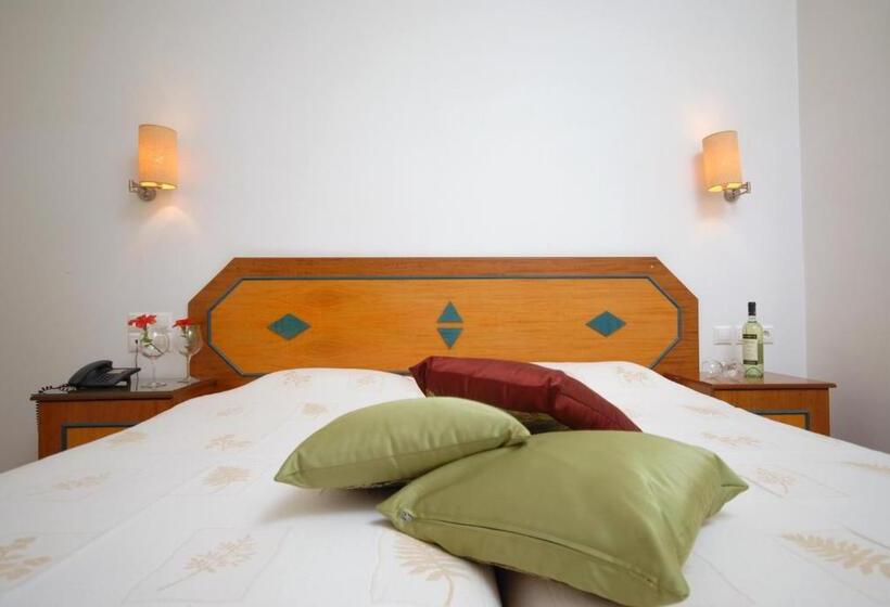 Quarto Triplo Estandar, Barbouni Hotel & Studios
