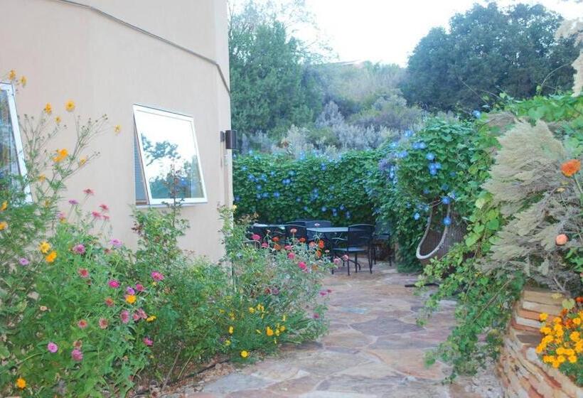 اتاق سوپریور, Red Moon Lodge