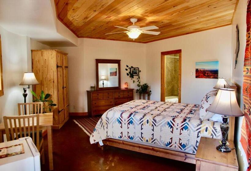 اتاق سوپریور, Red Moon Lodge