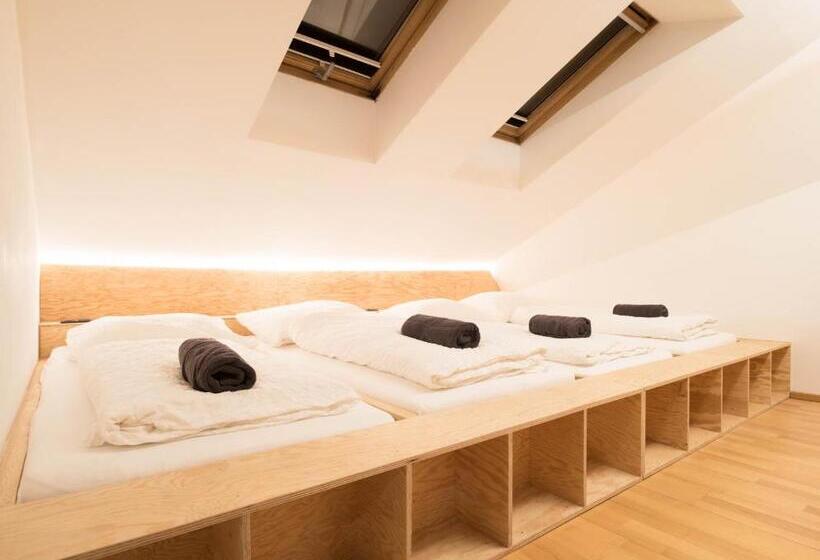 Quarto Quadruplo Estandar Banheiro Compartilhado, Montagu Hostel