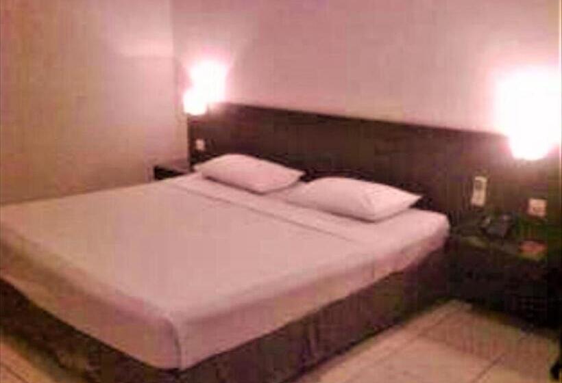 اتاق لوکس با تخت بزرگ, Citra Raya Hotel Banjarmasin