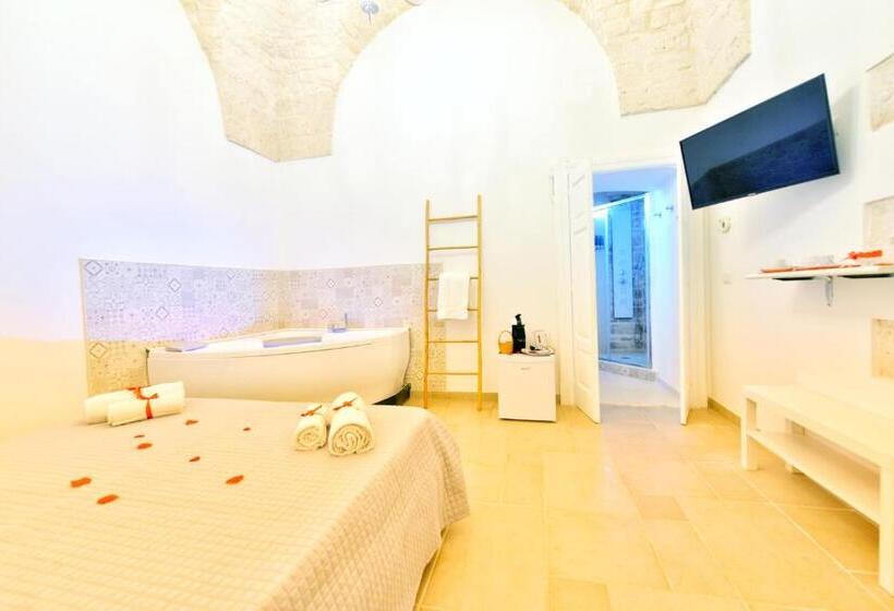 سوئیت جونیور با ماساژ آبی, Trullo Suite