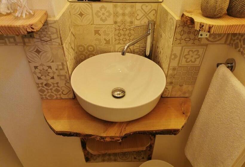 سوئیت جونیور با ماساژ آبی, Trullo Suite