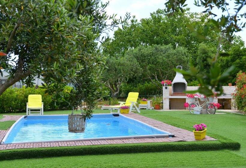 سوئیت جونیور با ماساژ آبی, Trullo Suite
