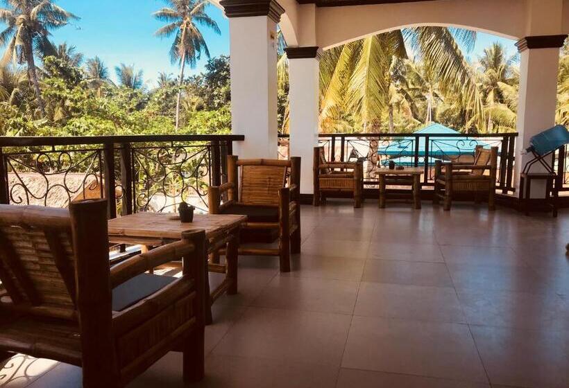 Номер Стандарт с Балконом, Everyday Sunday Formerly Carl S Island Inn