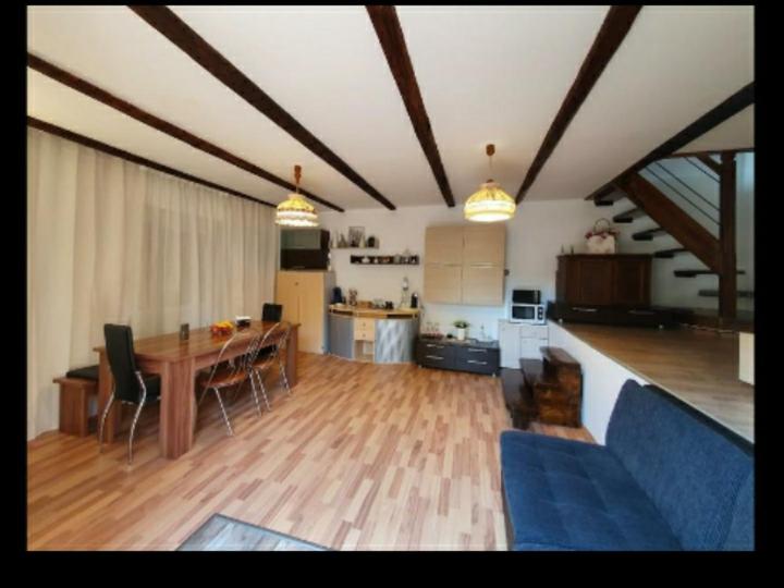 اتاق لوکس با تخت بزرگ, La Cassa