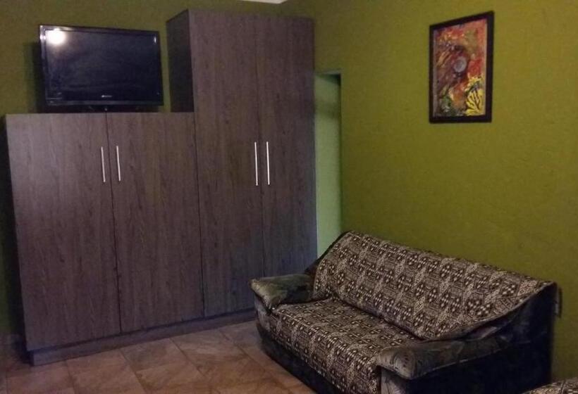 수피리어 스위트, Arek S Place