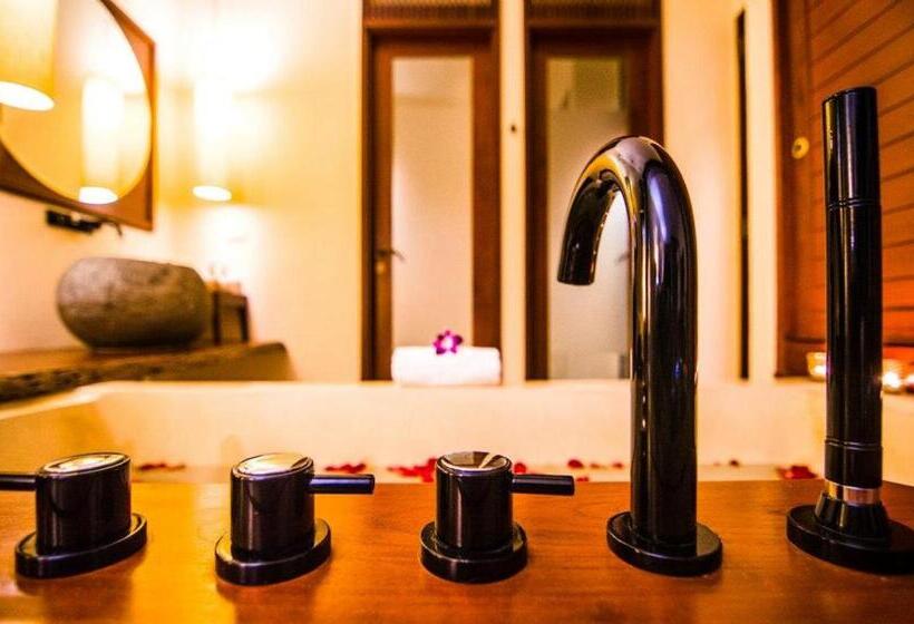 Номер Deluxe с Гидромассажем, Chantaramas Beach Resort, Koh Phangan